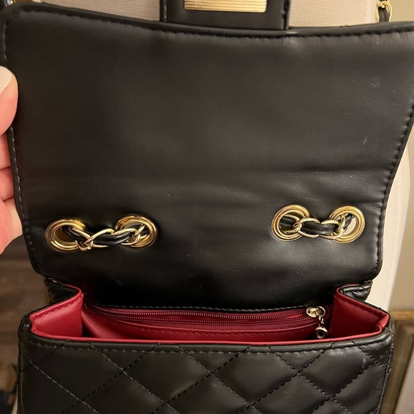 Black puffed crossbody with chain. - Picture 4 of 7